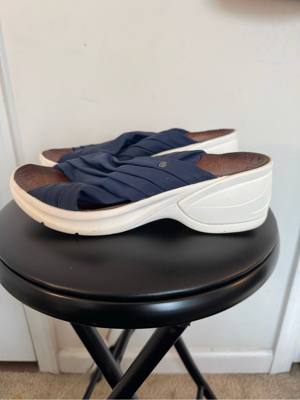 Bzees Navy Slide Sandal with White Platform size 9.5